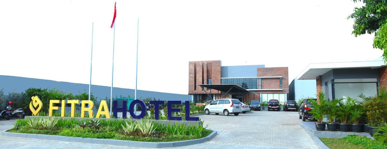 Fitra Hotel Маяленгка Экстерьер фото